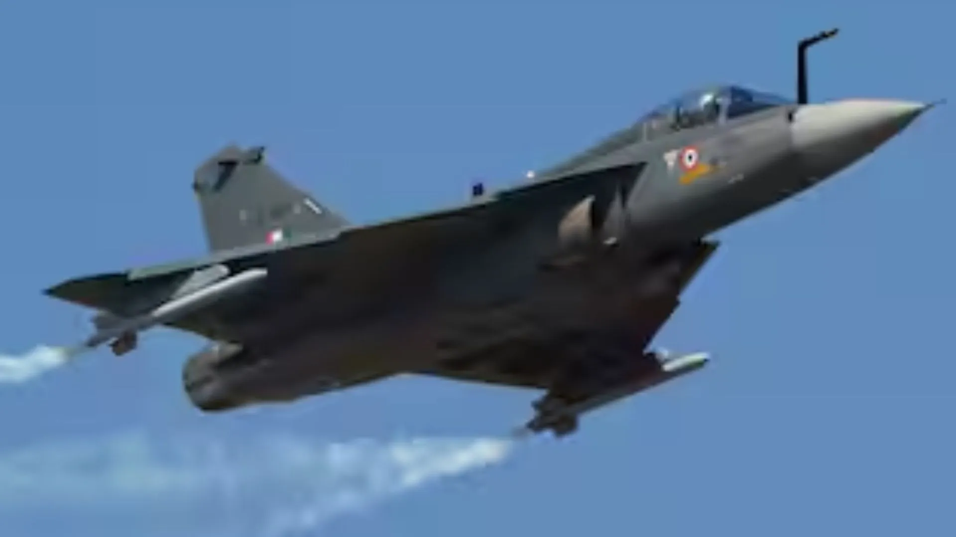 वायुसेना का परिवहन विमान बागडोगरा में दुर्घटनाग्रस्त, चालक दल के सदस्य सुरक्षित