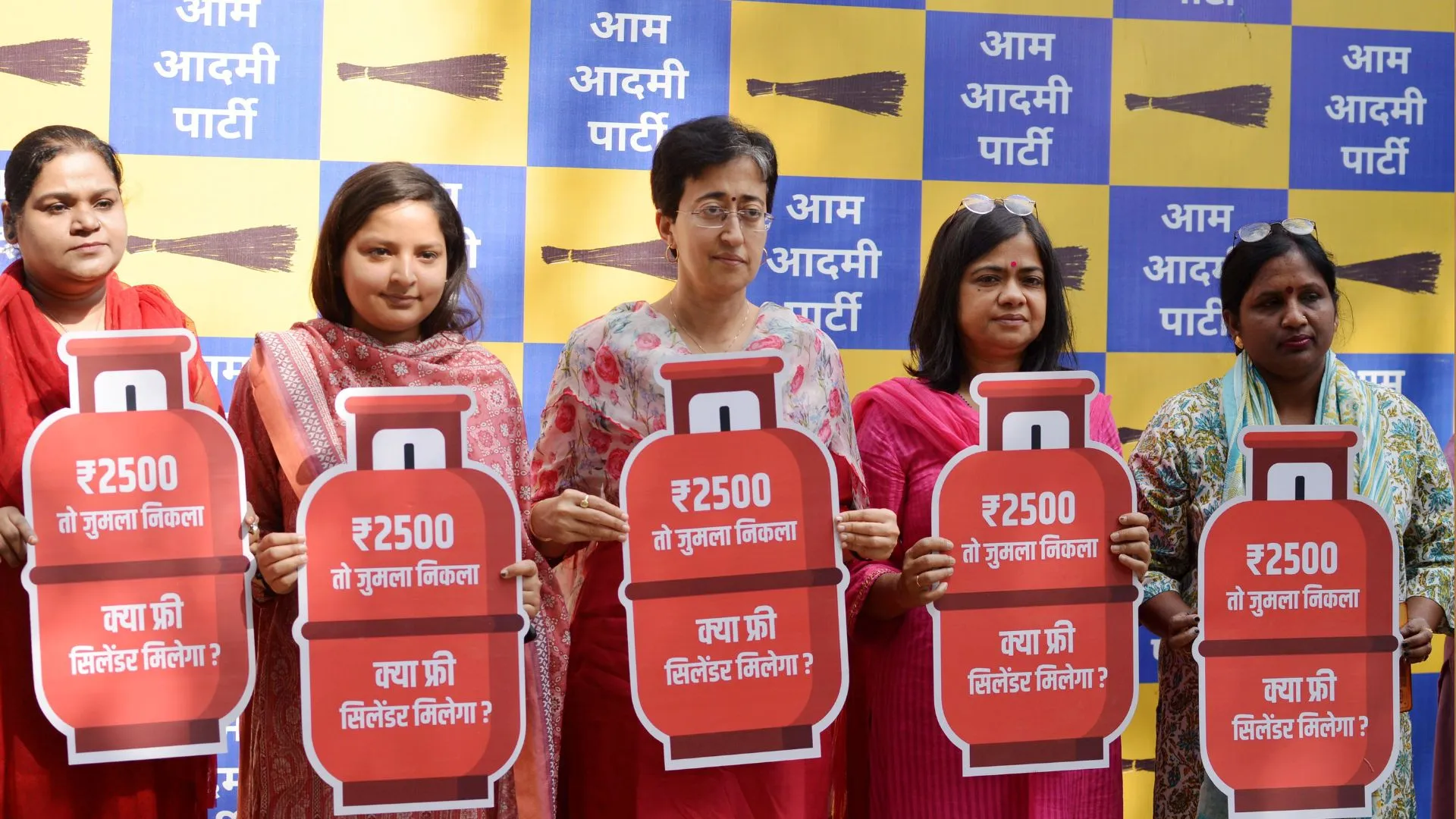 आतिशी ने होली पर महिलाओं को मुफ्त LPG सिलेंडर देने के वादे को लेकर BJP पर साधा निशाना