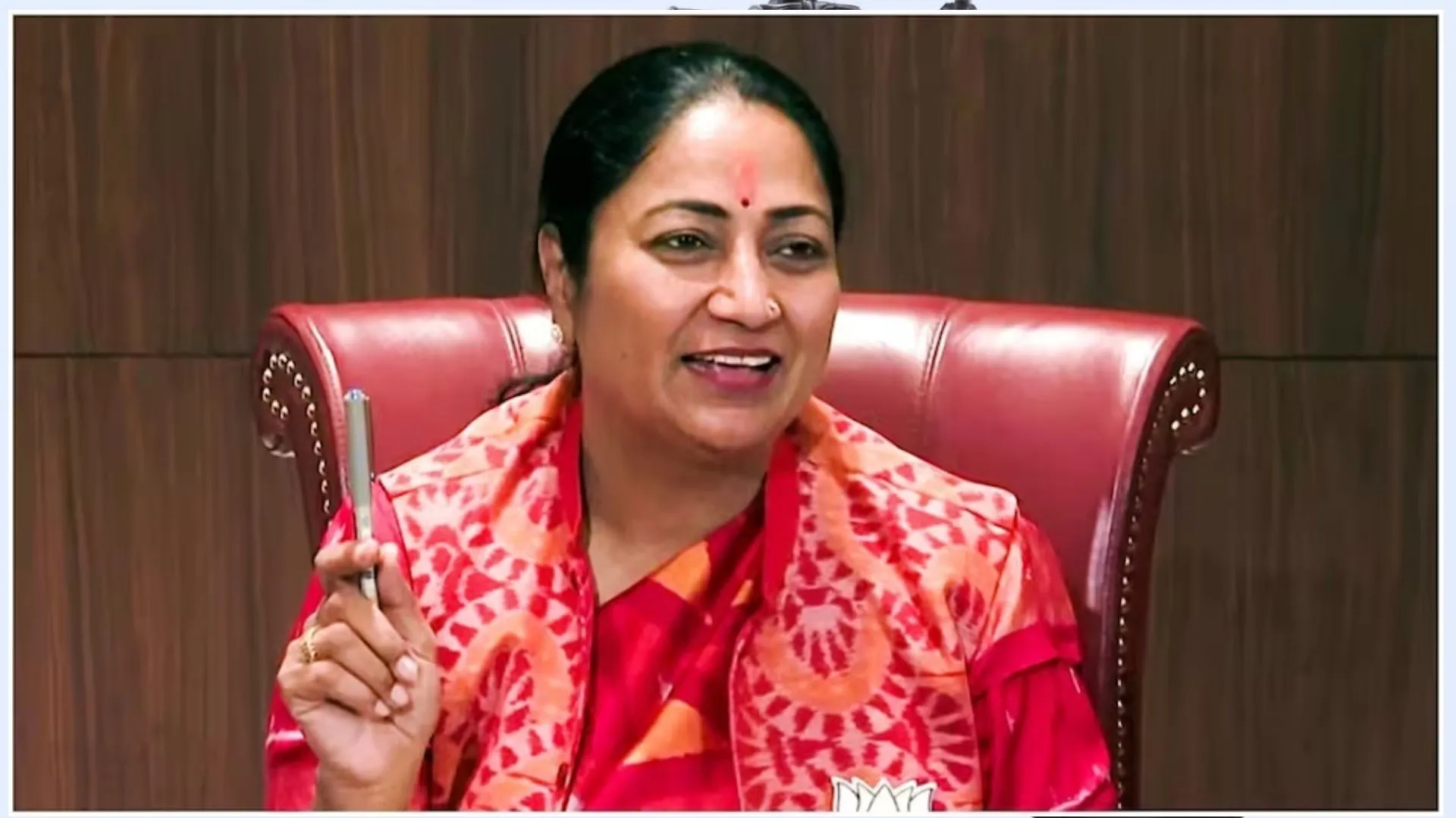 दिल्ली अग्निकांड: मृतकों के परिजन से मिलीं CM रेखा गुप्ता, मुआवजे का किया ऐलान