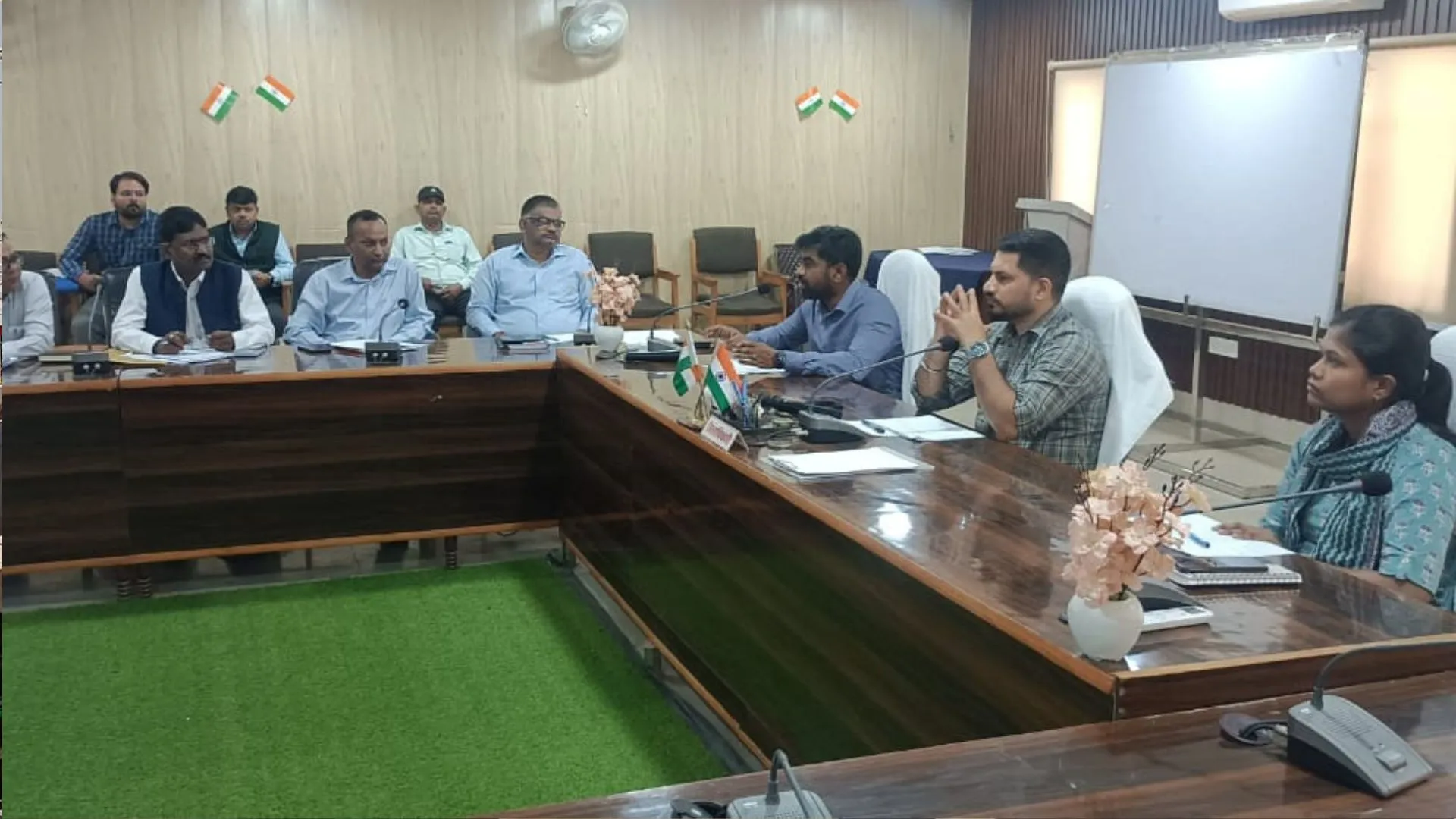 बाराबंकी: मेडिकल स्टोर्स पर फार्मासिस्ट ही देगा दवाएं - डीएम  