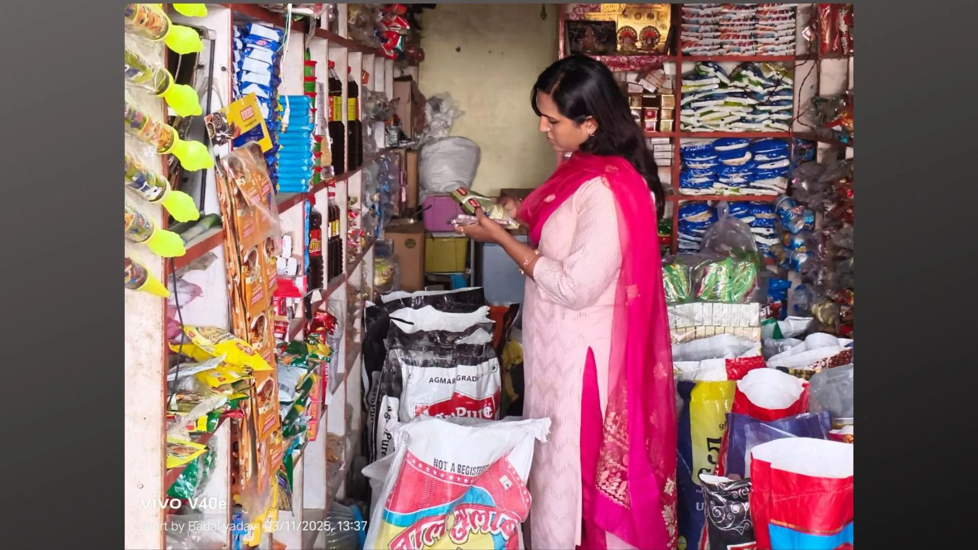 बाराबंकी: होली से पहले खाद्य विभाग की बड़ी कार्रवाई, 40 किलो बूंदी नष्ट की... 5 दुकानों से खोया-बर्फी के लिए सैंपल 