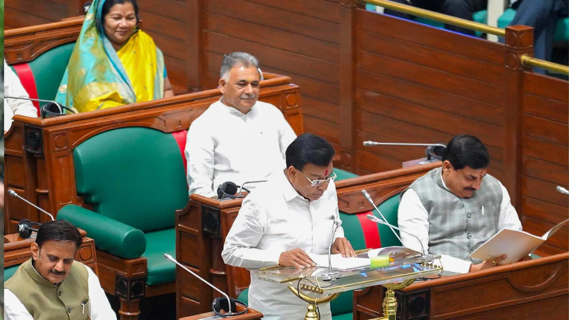 मध्यप्रदेश सरकार ने 2025-26 के लिए 4.21 लाख करोड़ रुपये का बजट किया पेश 