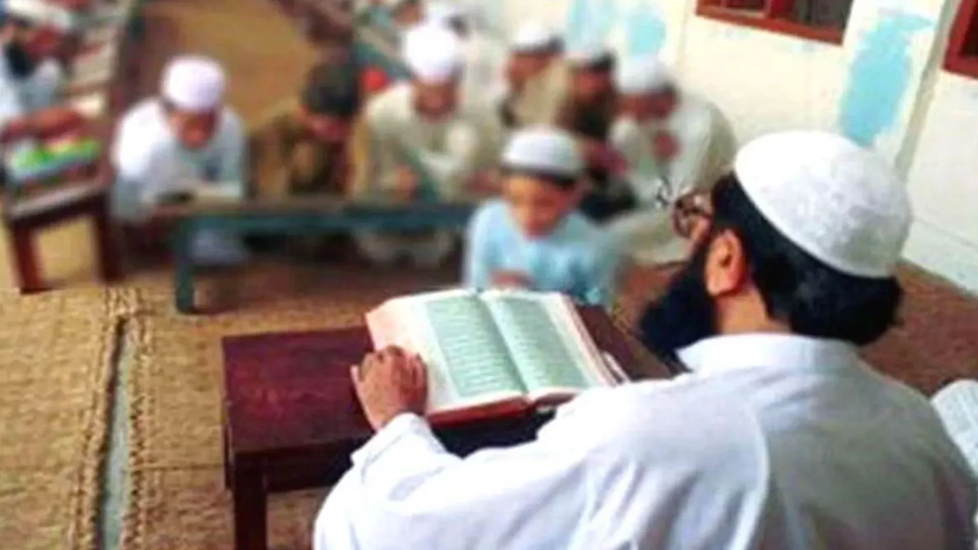 आजमगढ़ में कागजों पर चलते पाये गये 219 मदरसे, मुकदमा दर्ज...जानें पूरा मामला