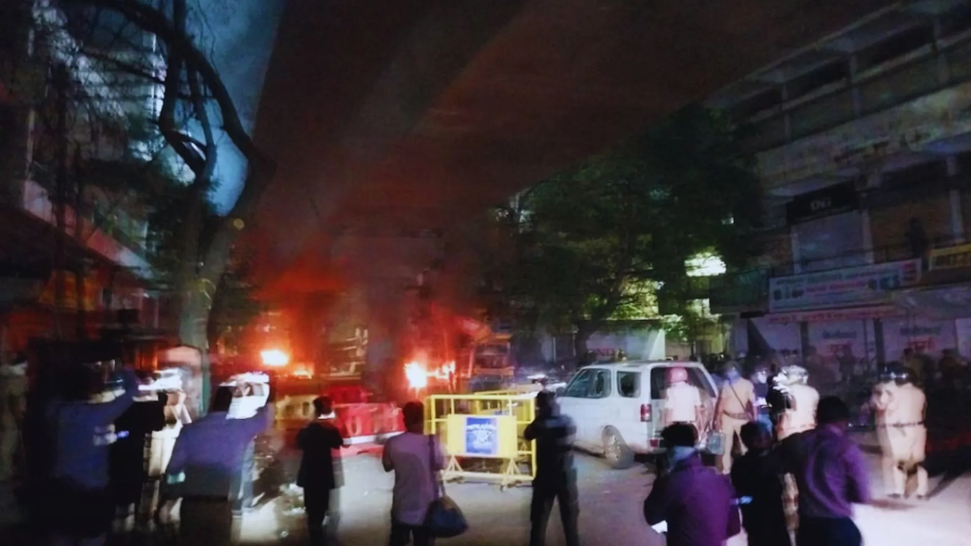 नागपुर हिंसा: पवित्र ग्रंथ जलाने की अफवाह के बीच नागपुर में प्रदर्शनकारियों के साथ पुलिस की झड़प, चार घायल 