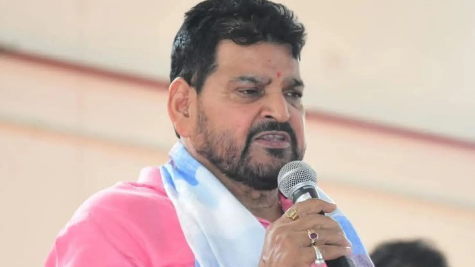 गोंडा: झूठी गवाही देने के मामले में बृजभूषण पर 500 रुपये का जुर्माना 