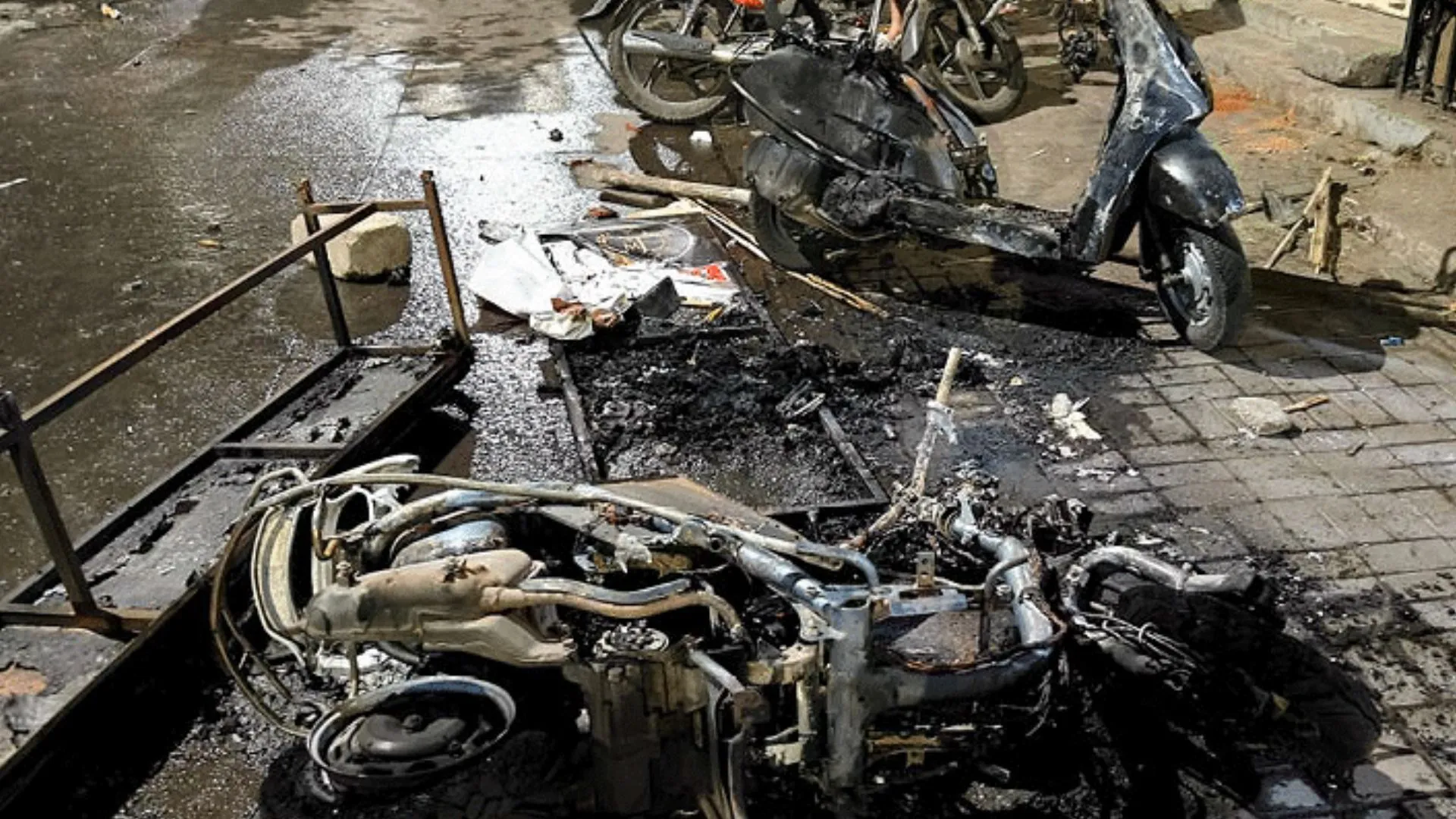 महाराष्ट्र: विपक्ष का सरकार पर हमला, कहा ‘खुफिया विफलता के कारण नागपुर में हुई हिंसा’ 