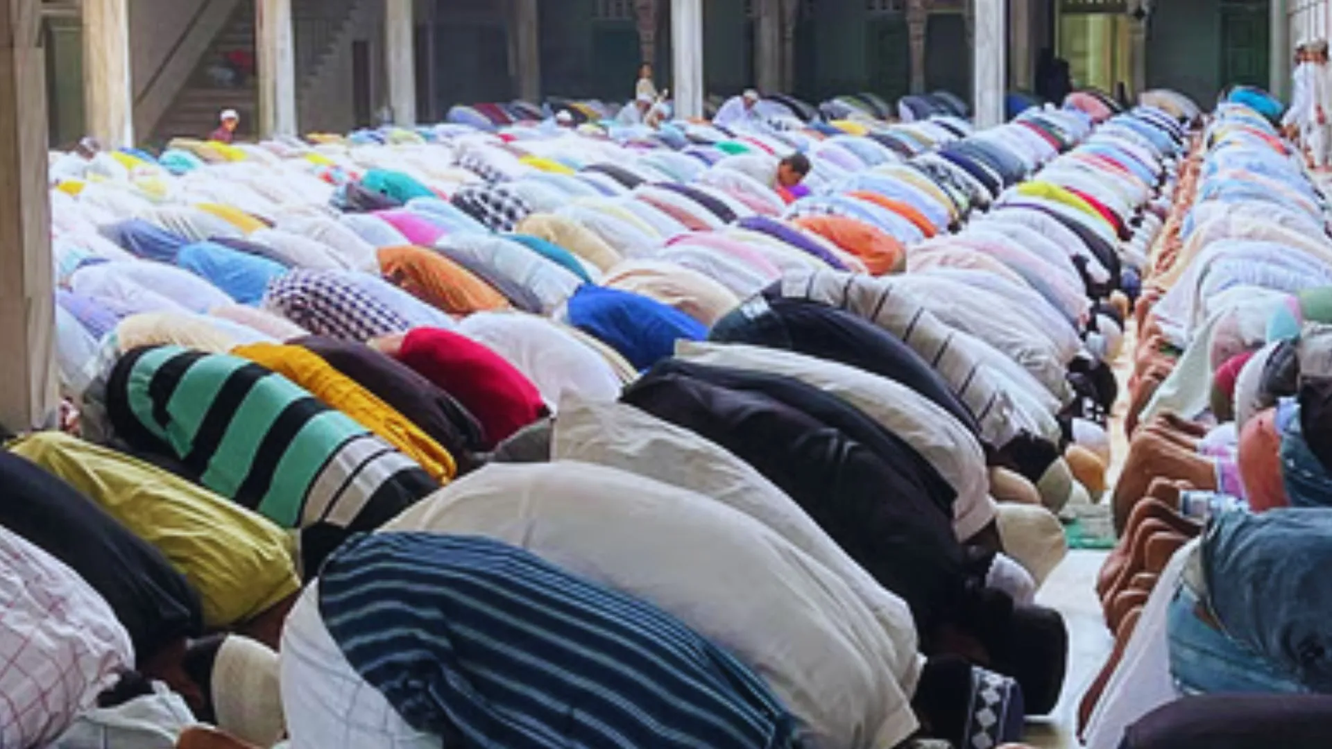 UP News: राजधानी लखनऊ समेत राज्य में शांतिपूर्वक अदा की गई अलविदा की नमाज 