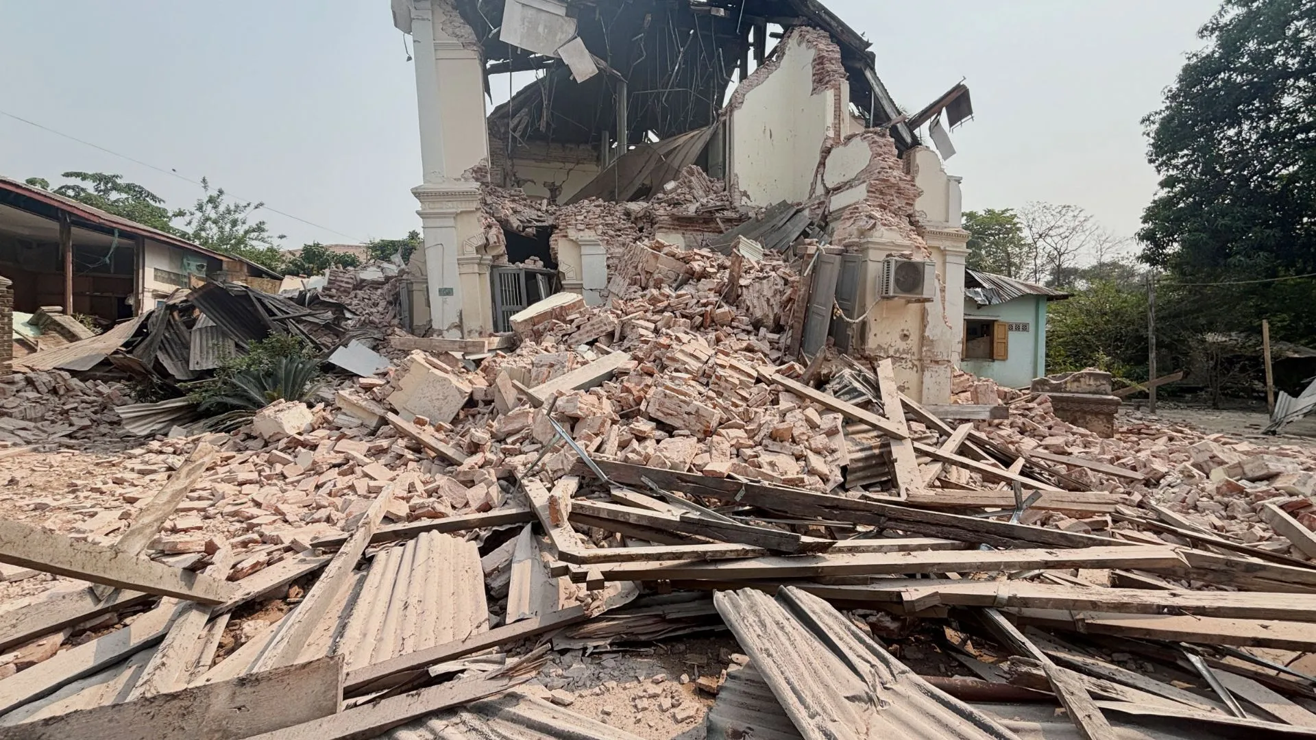 म्यांमार में शक्तिशाली भूकंप के कारण कम से कम 144 लोगों की मौत, 730 लोग घायल