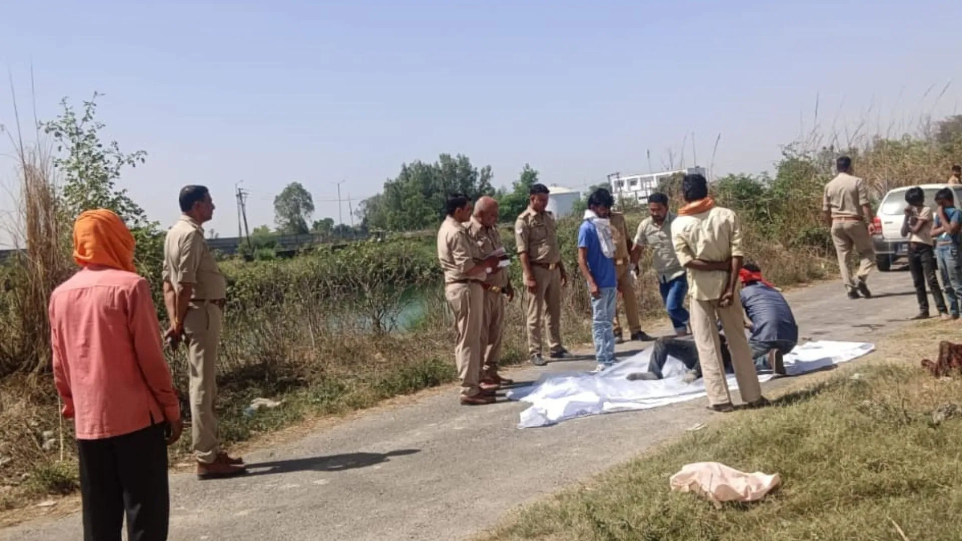 बाराबंकी: दो दिन बाद नहर में बहता मिला गायब शिक्षक का शव, मचा कोहराम   