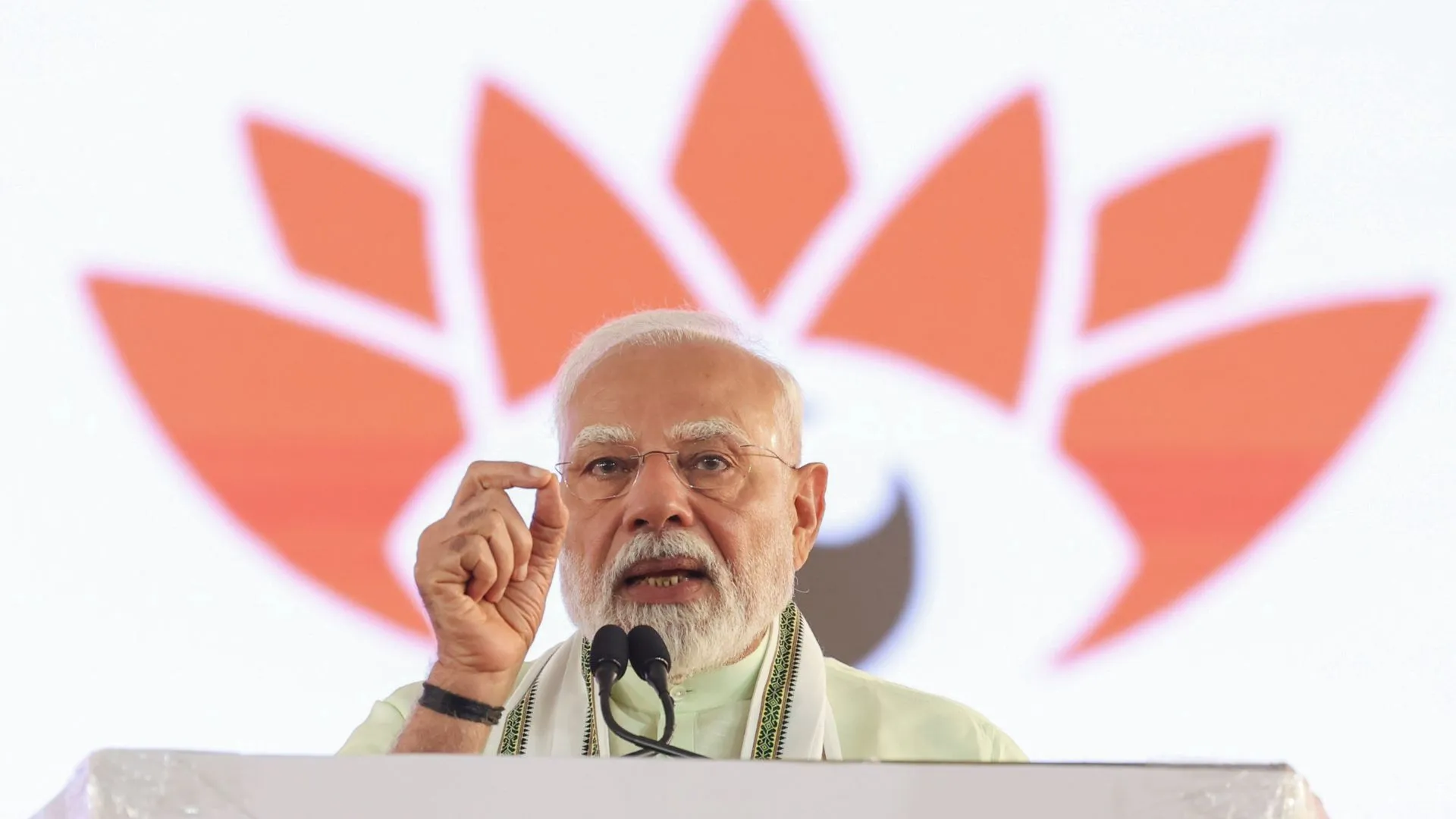 प्रधानमंत्री मोदी ने RSS मुख्यालय का दौरा किया, संघ को भारतीय संस्कृति का ‘वट वृक्ष’ बताया