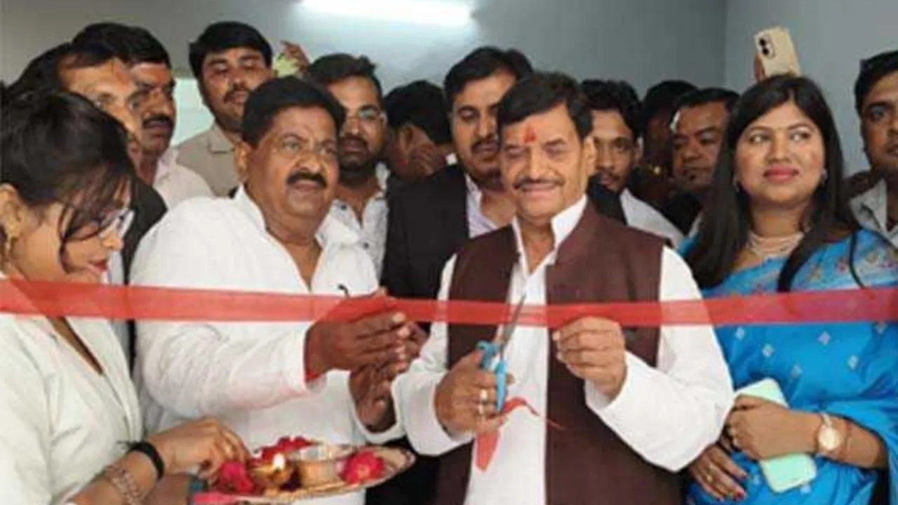 इटावा में सपा नेता शिवपाल यादव बोले- बीजेपी लोगों को बांट रही, बढ़ती महंगाई व बेरोजगारी से लोग परेशान, सरकार नहीं दे रही ध्यान