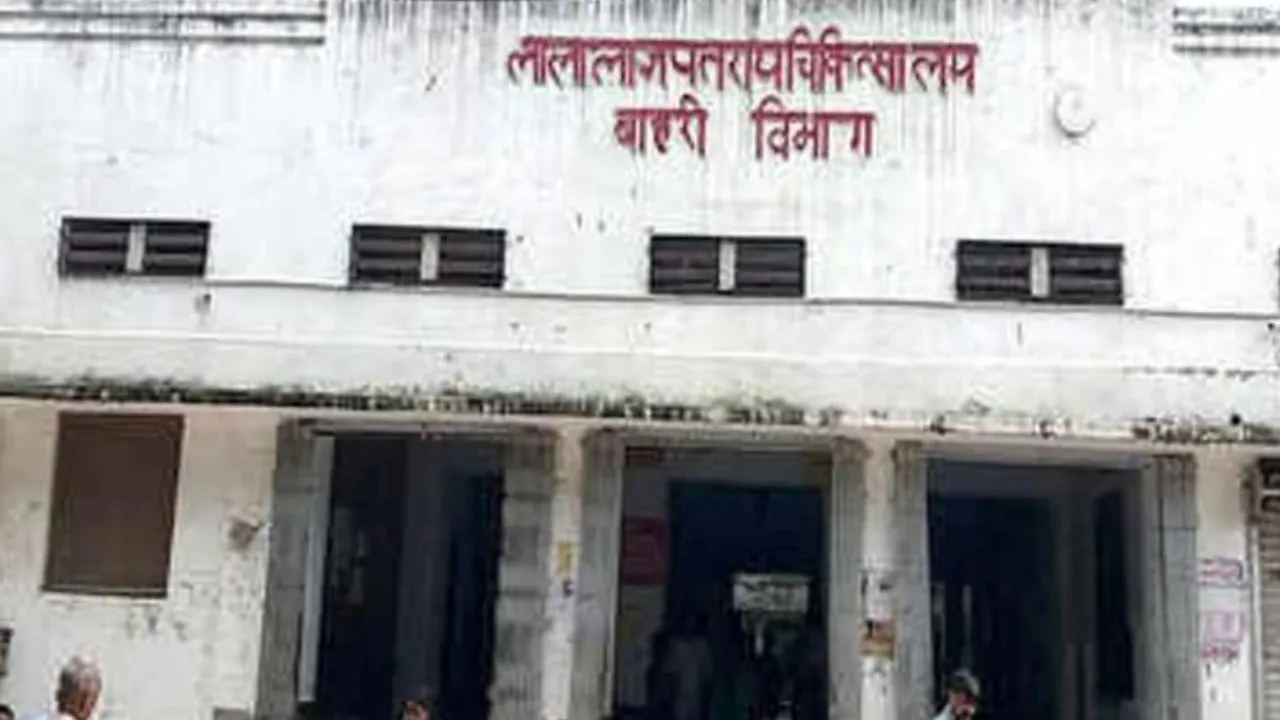 कानपुर के हैलट अस्पताल में बर्न यूनिट बनकर तैयार, गुणवत्ता पर उठे सवाल; दीवारों पर लगी सीलन