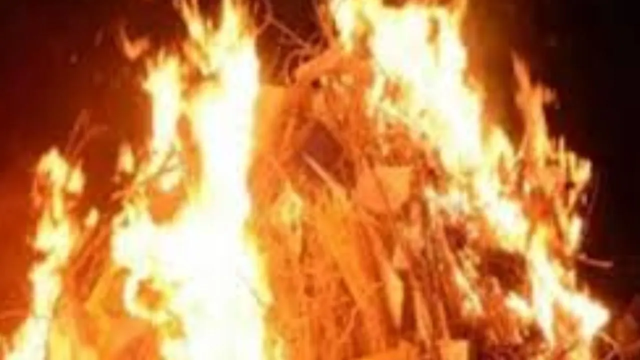 कानपुर में होलिका दहन और जुमा पर सुरक्षा के कड़े इंतजाम; जुलूस व शोभायात्रा पर सतर्कता, साउंड सिस्टम तेज न बजाने के निर्देश...