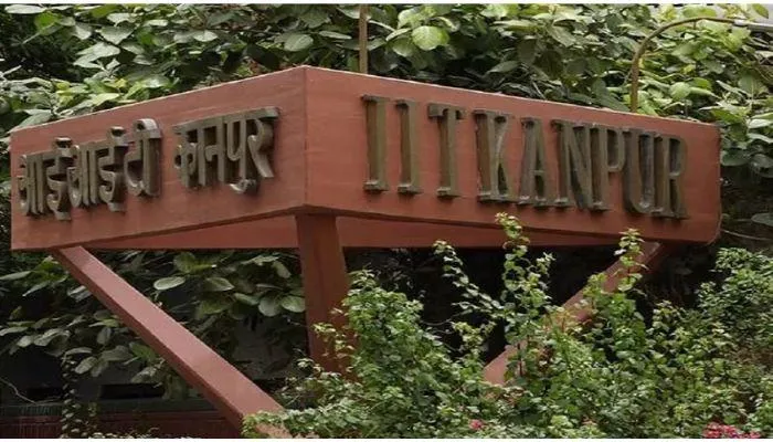 Kanpur IIT कैंपस में नगर निगम के अधिकारी पुलिस की मौजूदगी में हटवा रहे अतिक्रमण; पहले भी जारी हो चुकी नोटिस