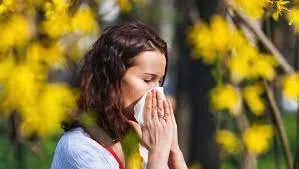 पराग एलर्जी और बदलते मौसम ने लोगों को किया बीमार