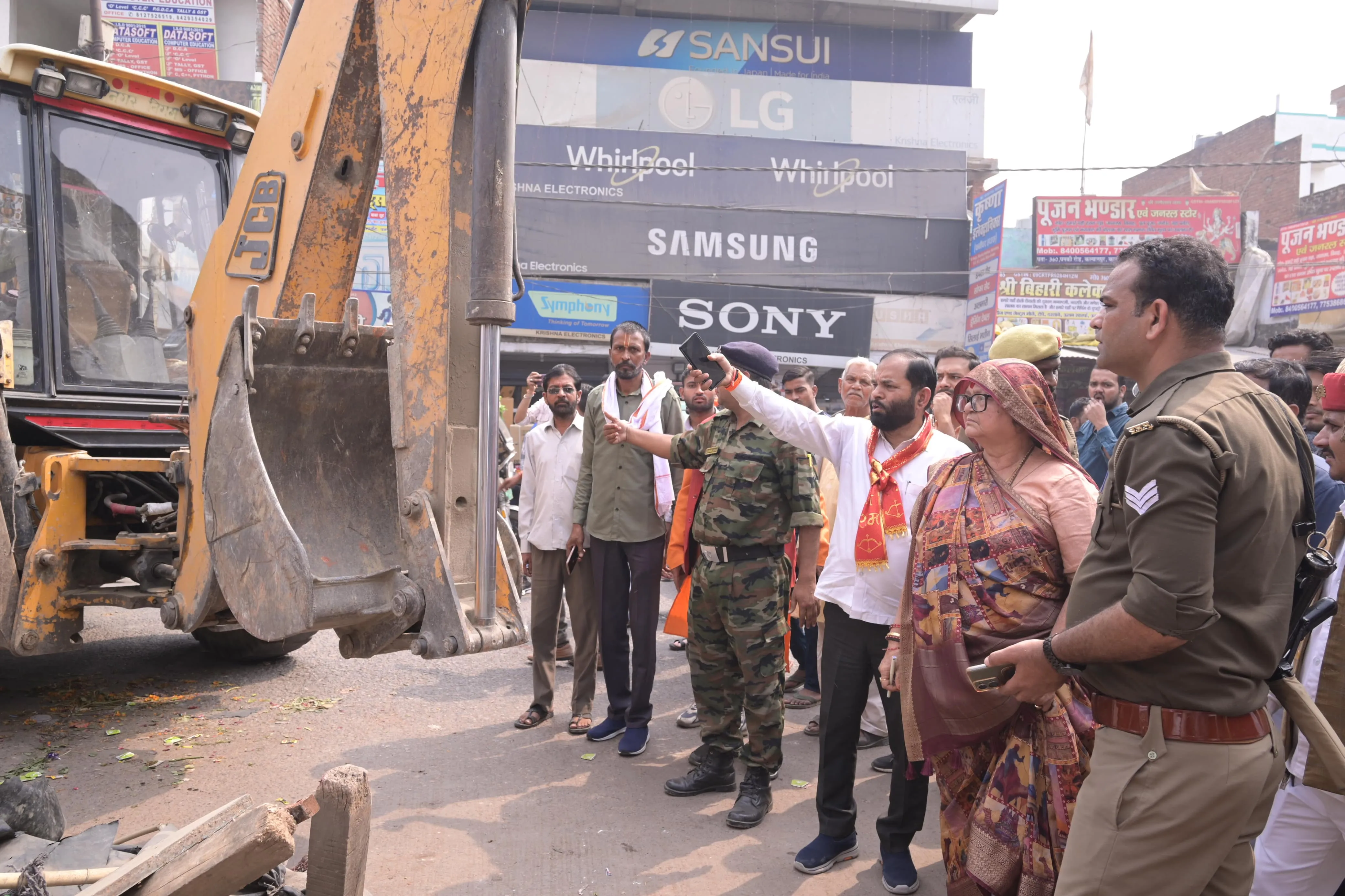 Kanpur: शिविर में आई शिकायत पर महापौर प्रमिला पांडेय ने तुरंत लिया एक्शन, समस्याओं को किया दूर, यहां साफ कराया अतिक्रमण