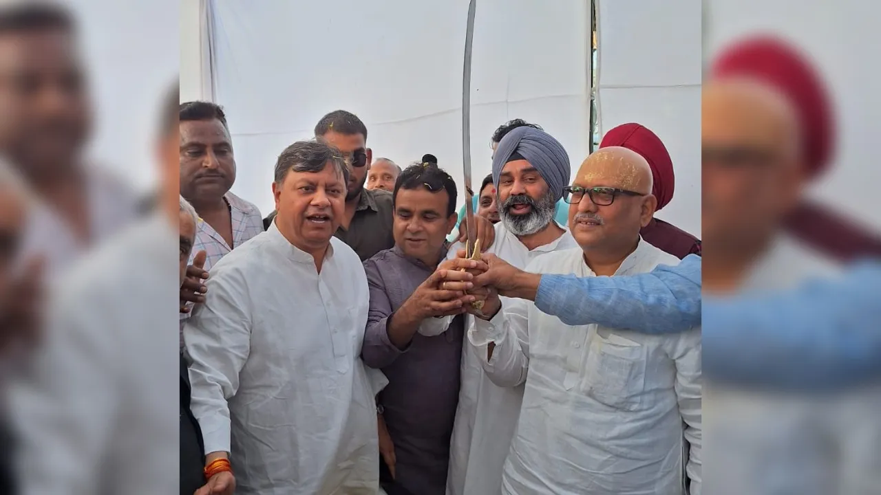 Kanpur: कांग्रेस प्रदेश अध्यक्ष बोले- लोगों के 9 लाख करोड़ डूबे, जल्द आएगी महंगाई, BJP पर जमकर साधा निशाना 