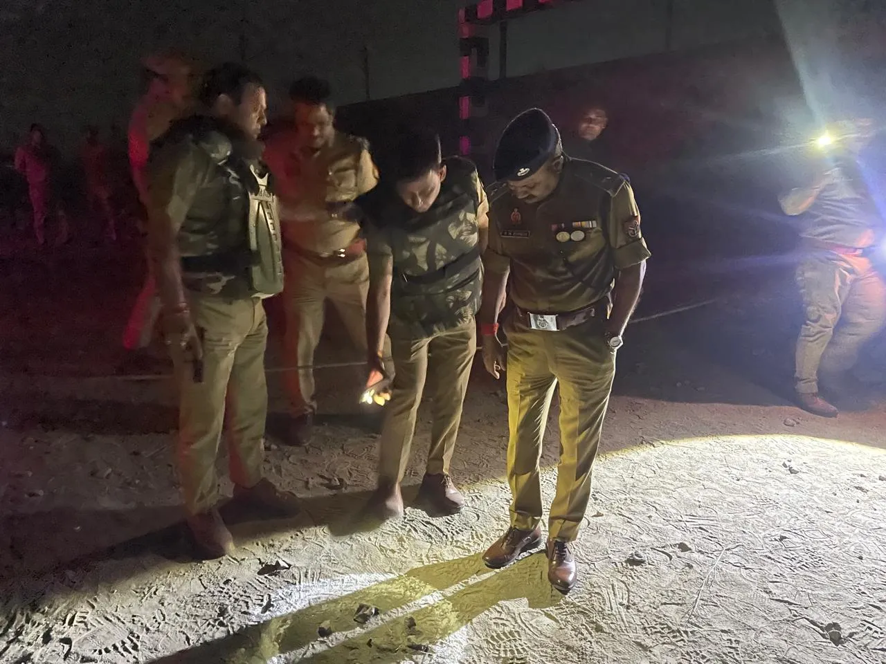 कानपुर में चकेरी पुलिस की शातिर लुटेरे से मुठभेड़...गिरफ्तार: कारों पर रहती थी निगाहें, तीन साथी जा चुके जेल 