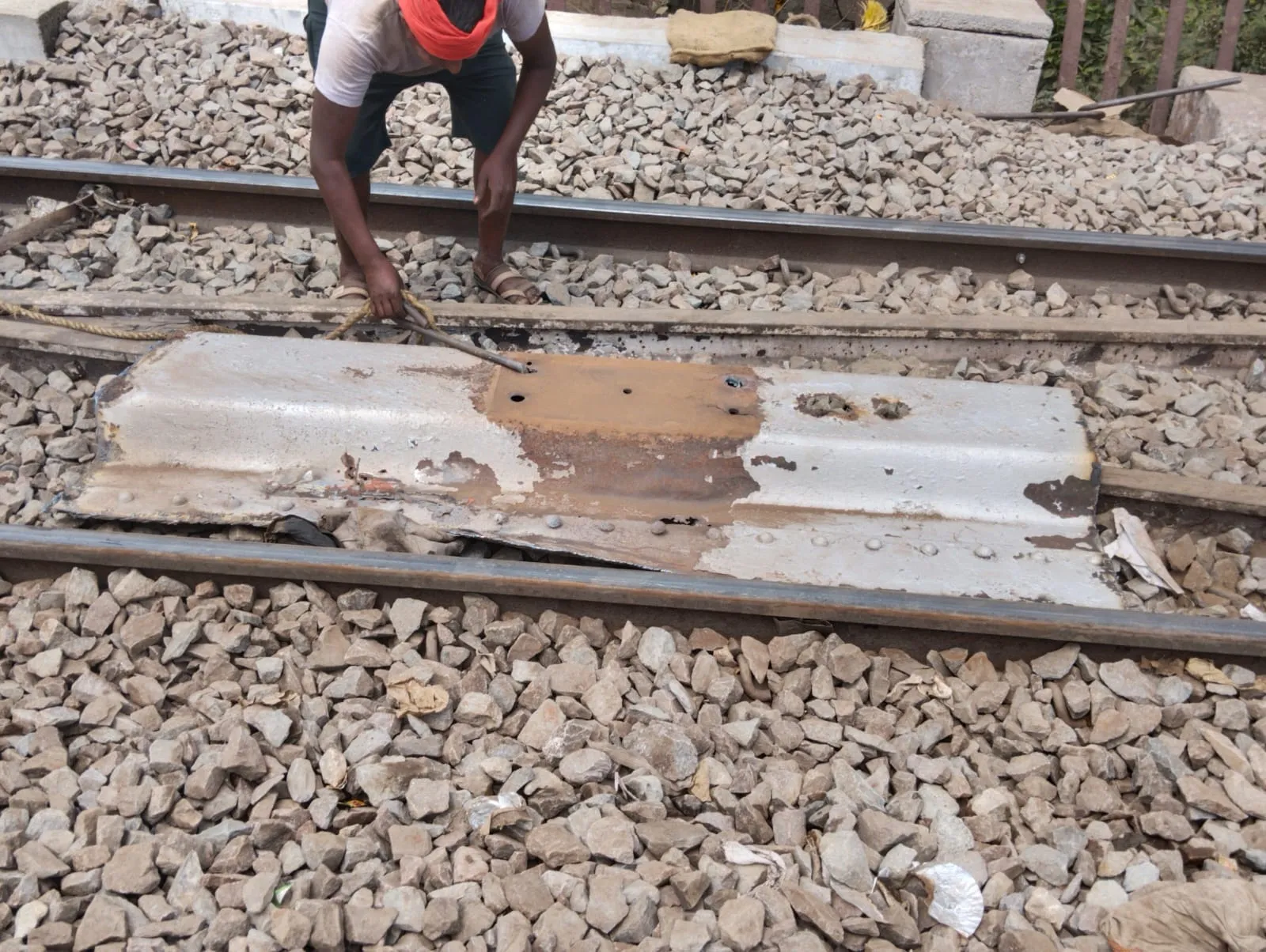 Unnao News: 35 साल पहले अप लाइन की हुई थी मरम्मत, अब ट्रफ पूरी तरह से गले