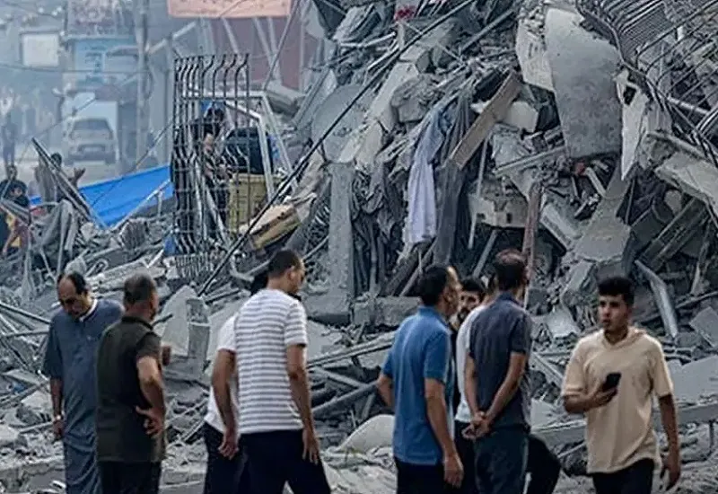 Israel Hamas War : इजरायल की सैन्य कार्रवाई के कारण गाजा बंधकों की जान खतरे में, परिजनों ने की युद्ध विराम की मांग 