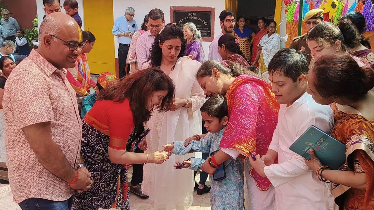 Kanpur DM Holi 22 323