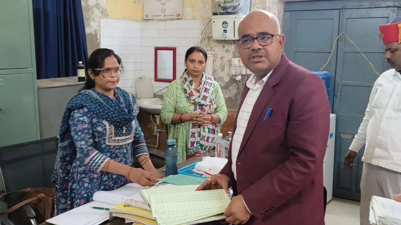 कानपुर में DM जितेन्द्र प्रताप सिंह ने PHC जागेश्वर का किया औचक निरीक्षण; यह लोग मिले अनुपस्थित, कार्रवाई के निर्देश...