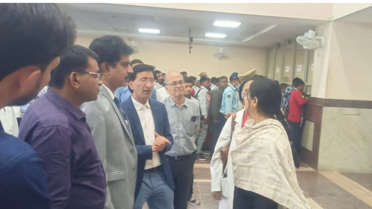 कानपुर में चिकित्सा शिक्षा सचिव अपर्णा यू ने GSVSS PGI का किया निरीक्षण; ओपीडी, काउंटर, दवा वितरण को देखा...