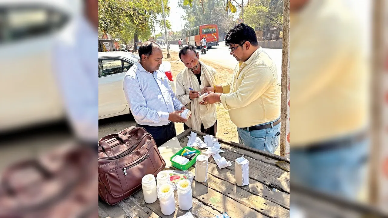 कानपुर में होली का त्योहार आते ही मिलावट खोर सक्रिय; संदेह में 610 किलो खोया नष्ट कराया...सचल दल ने 31 नमूने जांच को भेजे 