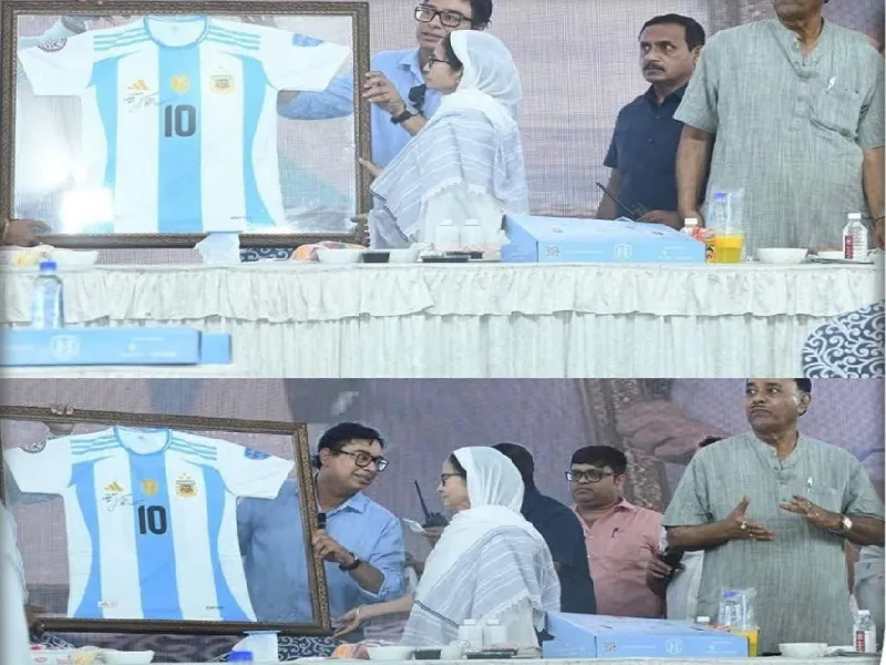फुटबॉल मेरी रग-रग में बसा...ममता बनर्जी को तोहफे में मिली लियोनेल मेसी की साइन की हुई जर्सी