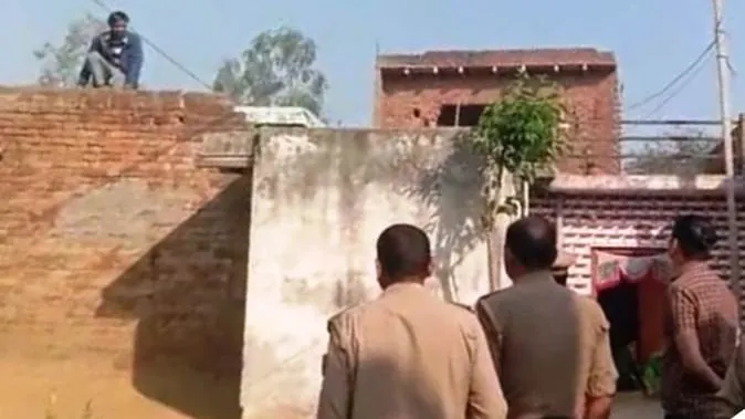 Bareilly: 'प्रेमिका ने बर्बाद कर दिया, अब जीना नहीं चाहता', छत पर चढ़कर प्रेमी ने की आत्महत्या की कोशिश
