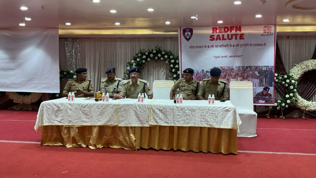 मिशन शक्ति के तहत नारी सुरक्षा पर कानपुर पुलिस कमिश्नरेट द्वारा प्रदर्शनी का आयोजन...लोगों को सरकार व पुलिस की उपलब्धियों के बारे में बताया