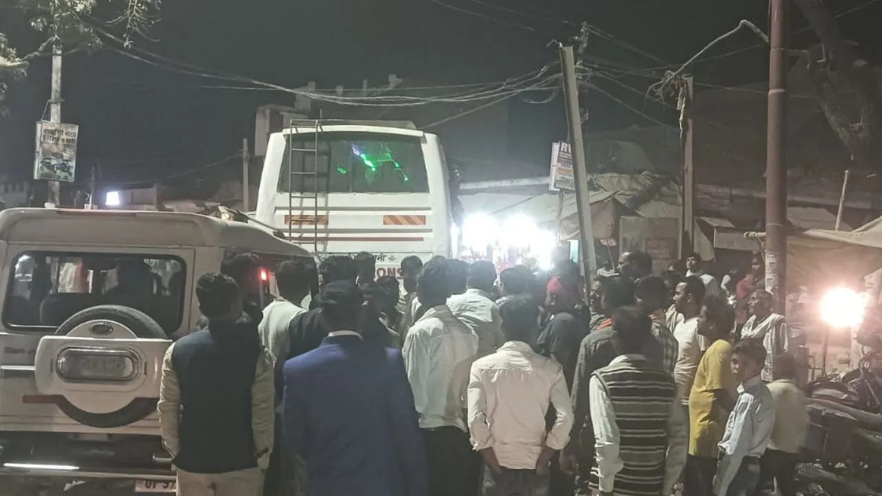 फतेहपुर में वाहन से साइड लेने में हुआ विवाद, मारपीट का वीडियो वायरल; फैली दहशत, पुलिस बोली ये...