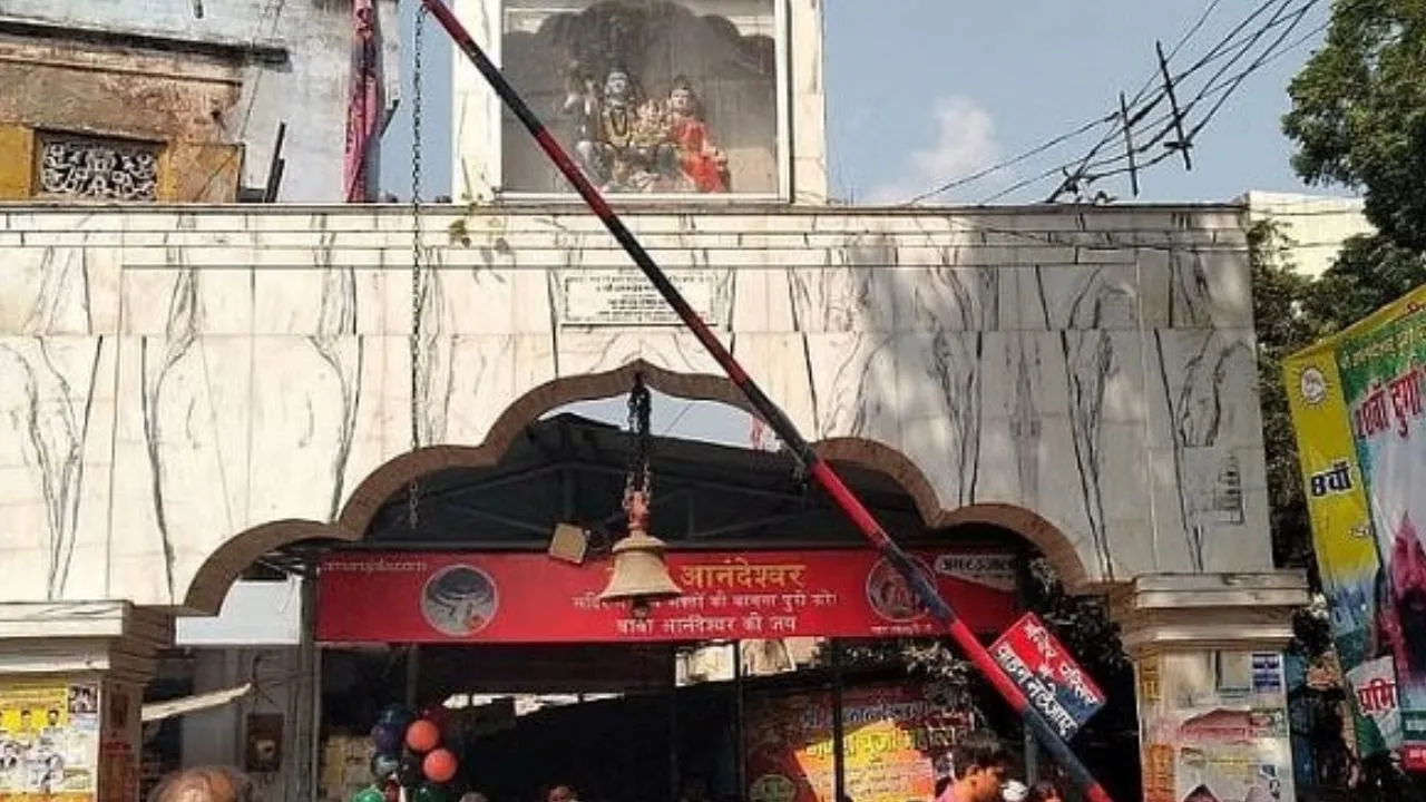 कानपुर में आनंदेश्वर मंदिर प्रांगण से सेवादार की बाइक चोरी, पुलिस बोली- कैमरे खराब, CM से शिकायत करो...