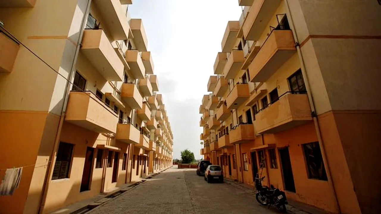 सरकारी आवासों में रह रहे कब्जेदारों को पालिका ने भेजे नोटिस  