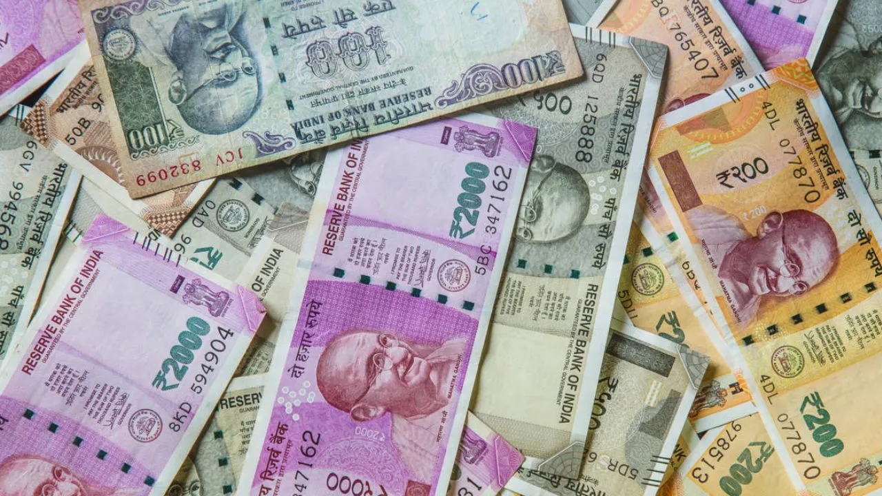 कानपुर में एकाउंटेंट ने हड़पे 50 लाख; मंटोरा आयल कंपनी का मामला, अपने व पत्नी के बैंक खाते में स्थानांतरित की रकम 