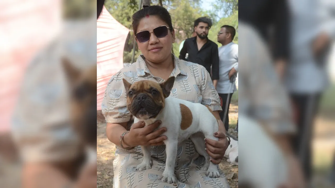 sonali rai mishra dog (1)