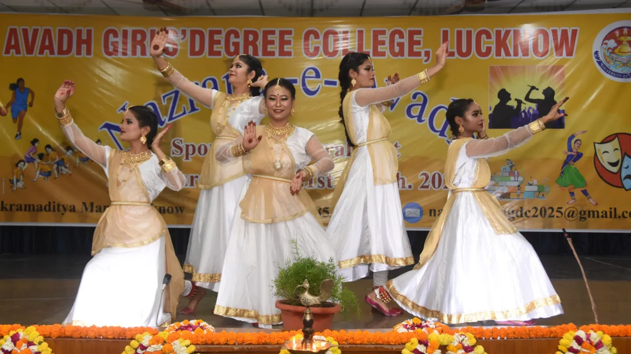 लखनऊः अवध गर्ल्स और नेशनल पीजी कॉलेज रहे विजेता, इन छात्रों ने मारी बाजी