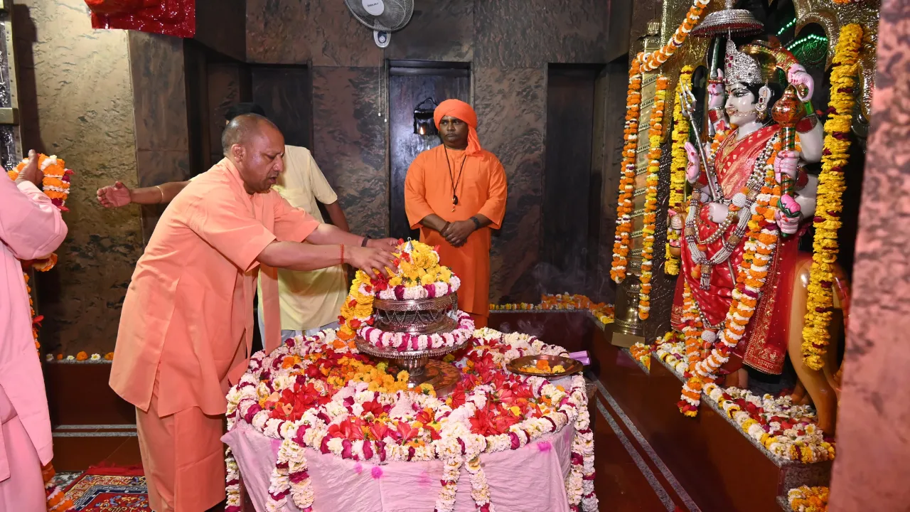 बलरामपुर: मुख्यमंत्री ने किया मां पाटेश्वरी का दर्शन-पूजन, व्यवस्थाओं का लिया जायजा