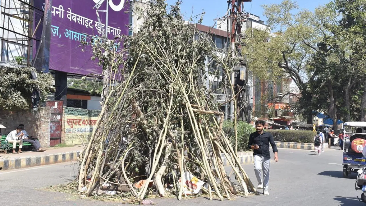 प्रयागराज: होलिका दहन पर हुआ दो पक्षों में विवाद, SI समेत 4 लाइन हाजिर