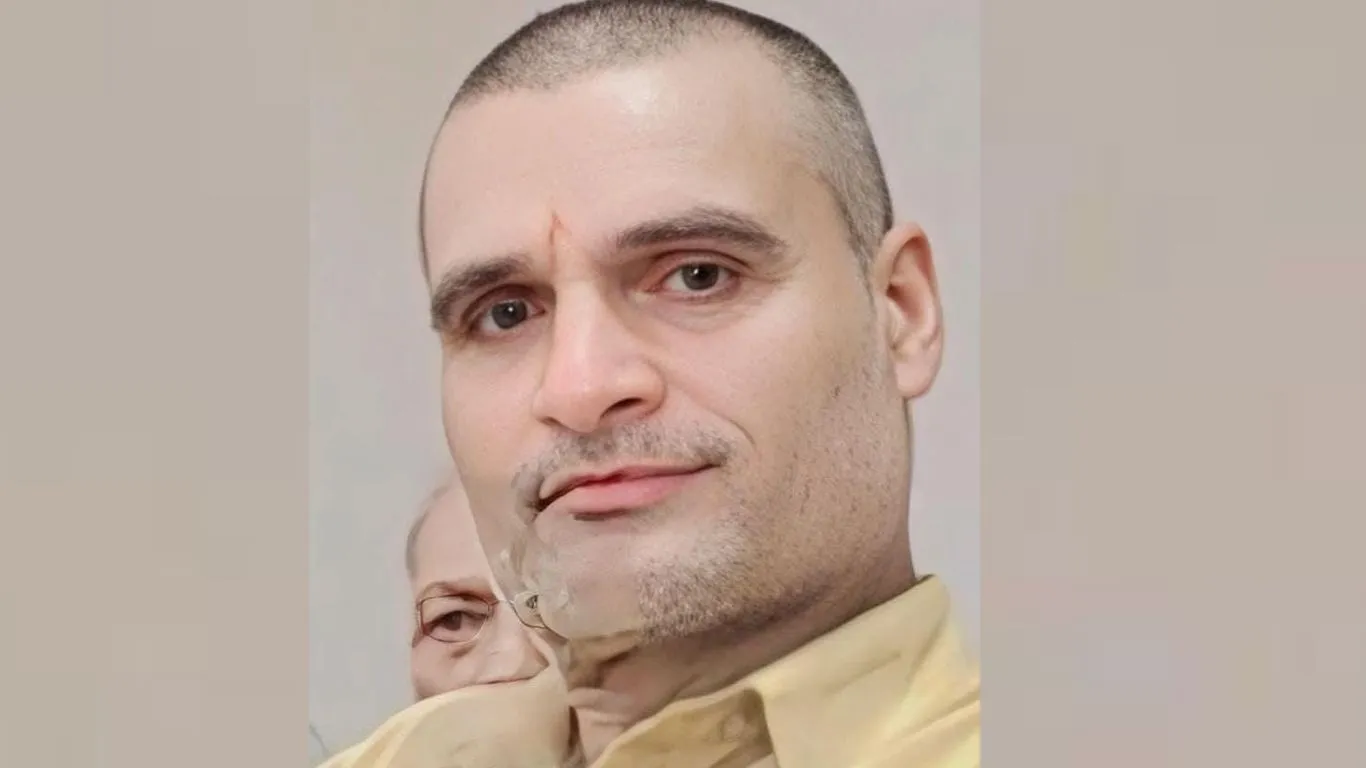 शाहजहांपुर: सहकारी समिति के गोदाम में सचिव का शव फंदे से लटका मिला