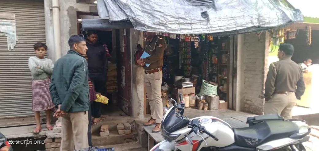 कासगंज: चोरों ने दुकान को बनाया निशाना, दीवार तोड़कर कर सामान और नकदी कर दी पार 