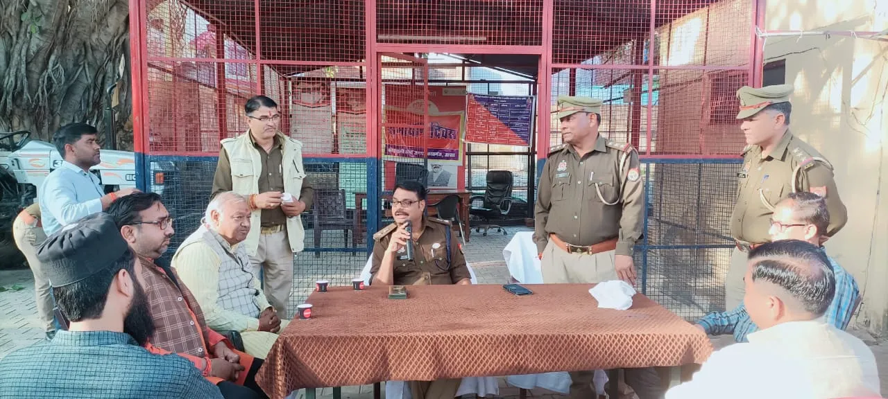  कासगंज: त्योहारों को मिलजुलकर मनाएं दोनों समुदाय के लोग, एएसपी ने की अपील