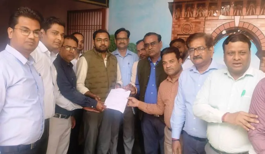 कासगंज: दवा प्रतिनिधियों ने सौंपा ज्ञापन, 29 मांगों को पूरा करने की अपील की