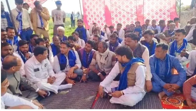 कासगंज: अगवा किशोरी के बयान बदलवाने का सीओ पर लगा आरोप, कार्रवाई की मांग