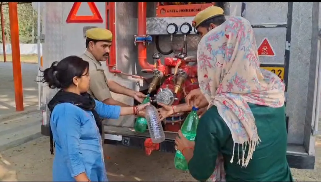 बहराइच: प्रयागराज से पांच हजार लीटर गंगा जल लेकर पहुंचा वाहन, लोगों की उमड़ी भीड़ 