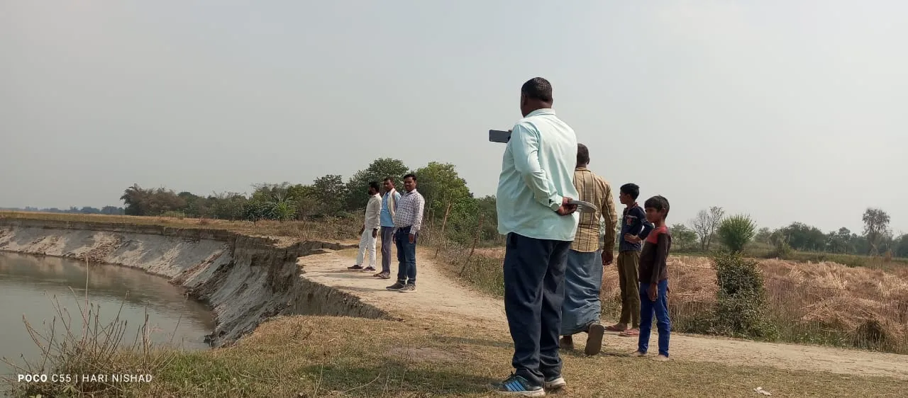 अयोध्या: कभी भी नदी में समा सकता है पूराबाजार का मदराही गांव 
