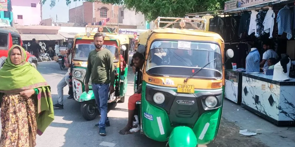 कासगंज: तीर्थनगरी में अवैध टेंपो स्टैंड से जाम, श्रद्धालुओं को हो रही परेशानी