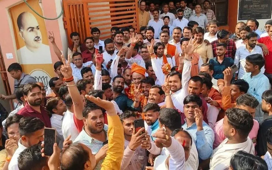 कासगंज: भाजपा जिलाध्यक्ष के रूप में नीरज शर्मा की घोषणा, कार्यकर्ताओं ने किया भव्य स्वागत