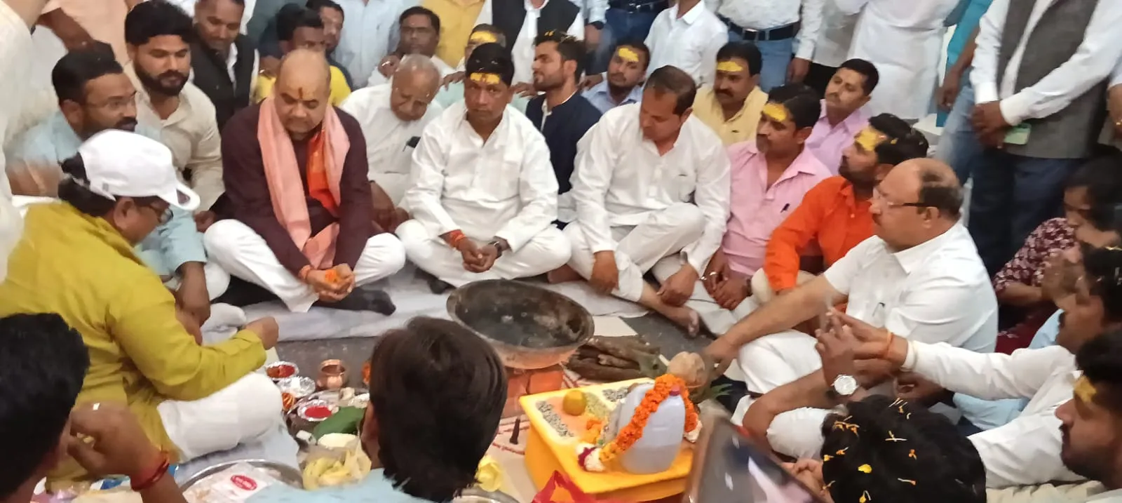 कासगंज: नीरज शर्मा ने संभाली जिलाध्यक्ष की कमान, बीजेपी कार्यालय में कराया हवन यज्ञ