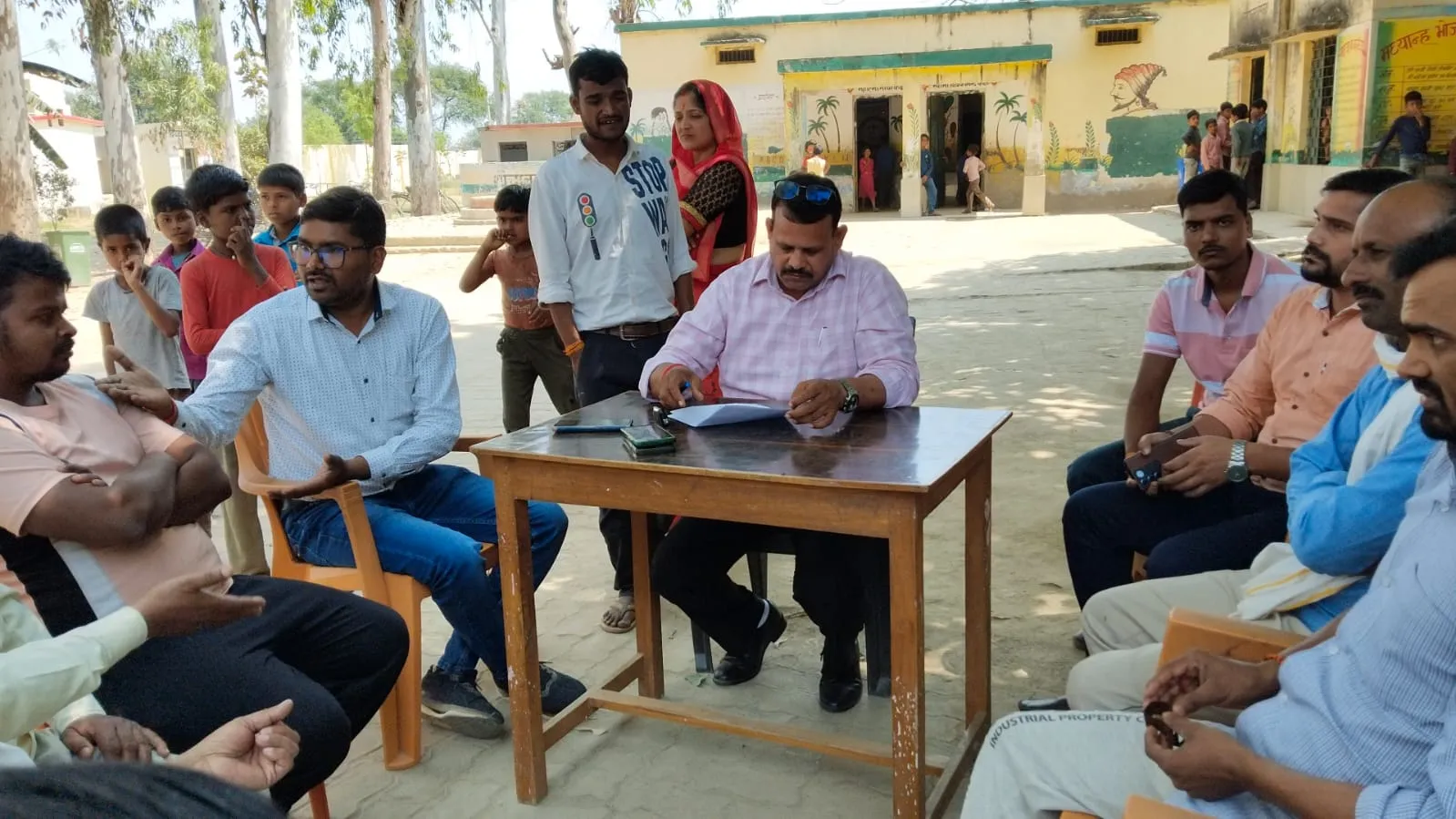 बहराइच में छात्र की बेरहमी से पिटाई, अस्पताल में भर्ती...जांच करने पहुंचे अधिकारी